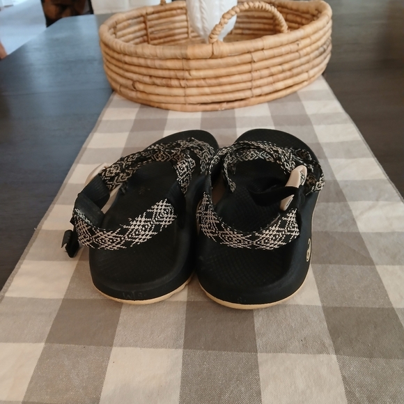 Chaco Black and White Sandals Size 8.5 Womans Like New - Picture 6 of 6